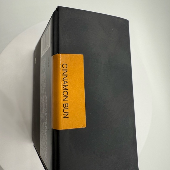 Huda Beauty Easy Bake Loose Powder in Cinnamon Bun- BNIB - Picture 6 of 7